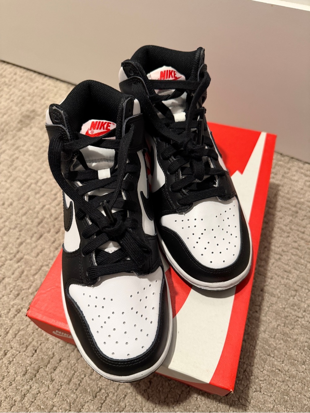 Nike women’s dunk high - sz 5